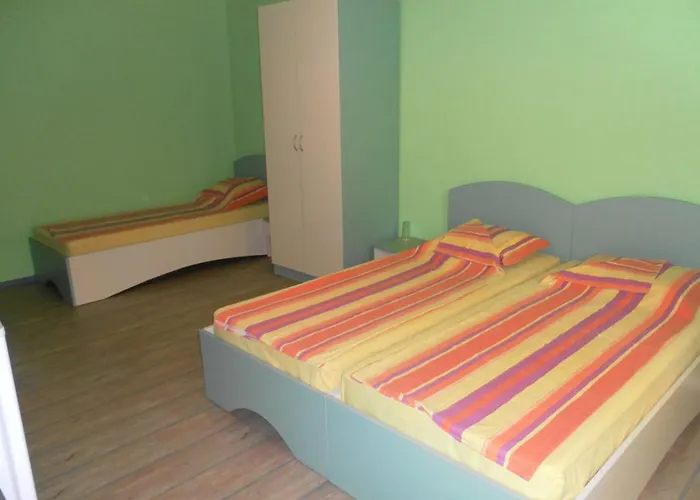 Mari Guest 골든샌드