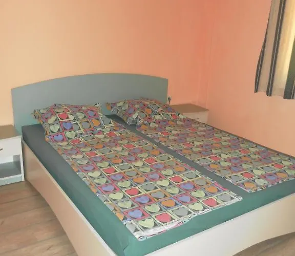 Mari Guest * Golden Sands