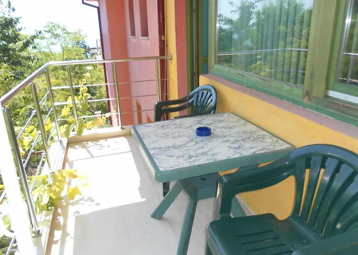 Casa de hóspedes Mari Guest Golden Sands