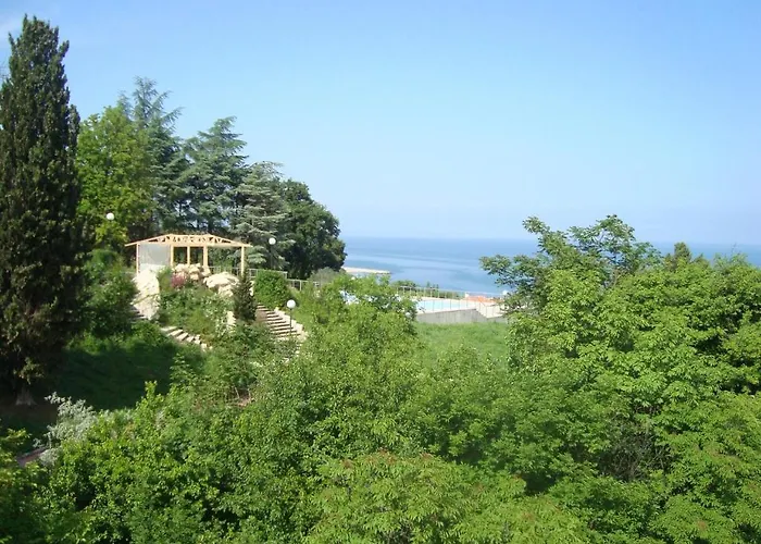 Mari Guest Golden Sands